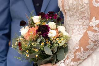 Designs By Linda Florist - 6