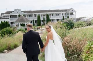 Water's Edge Resort and Spa - 9