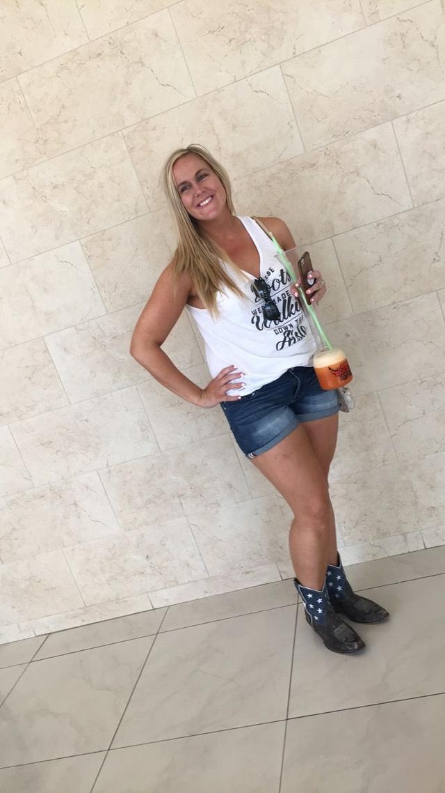 Simone's Airbrush Tanning - 2