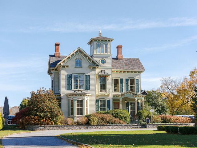 Jedediah Hawkins Inn - 4