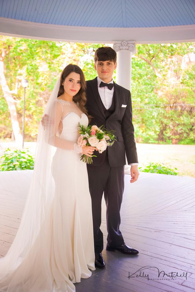 Helga's Bridal and Alteration - 1