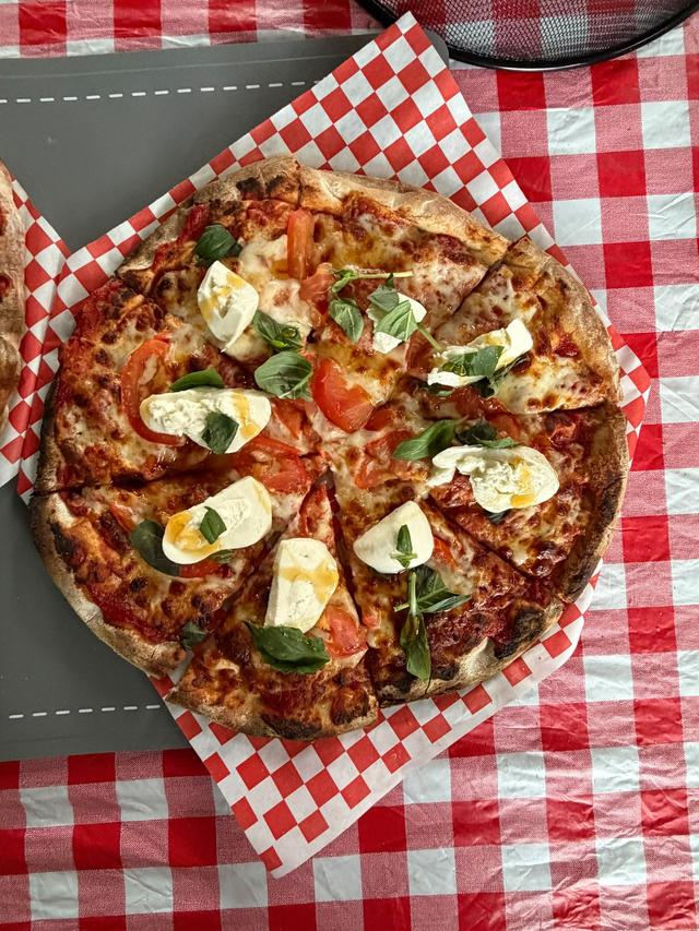Ilmioamore Woodfired Pizza Truck - 4