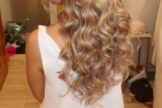 The Salty Blonde Salon - 9
