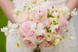 Artistic Blossoms Floral Design Studio - 5