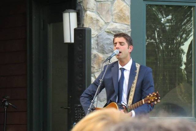 AJ Edwards : Singer. Acoustic Guitarist. 3