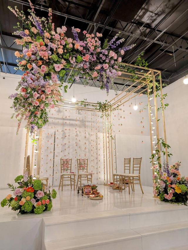 Anik Flowers - 1