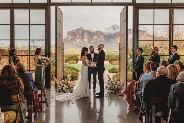 JD Krones, Officiant - 1
