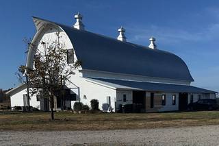 Amazing Graze Barn - 11