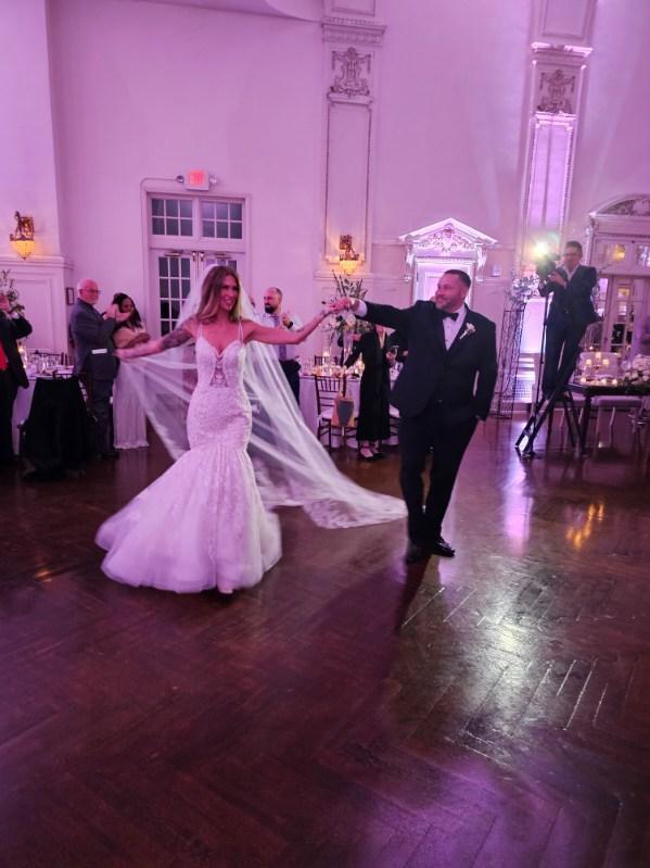 PARADISE Bridals & Tuxedos - 3
