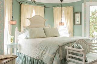 White Doe Inn - 8