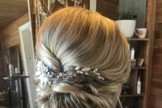 Lovies Salon and Spa - 20