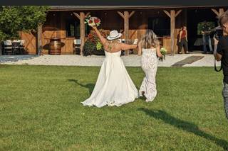 Boondocks Barn & Lodge - 8
