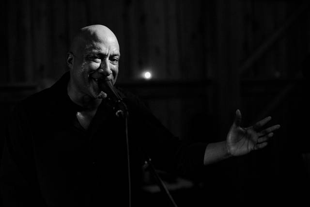 Erik Blue Band 1