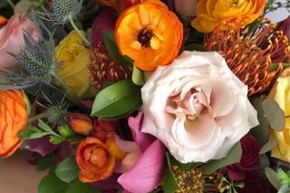 Lizzie Bee's Flower Shoppe - 17