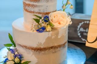 Edible Creations Custom Cakes  - 12