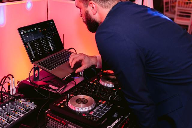Joyful Entertainment + Photo Booth - 3