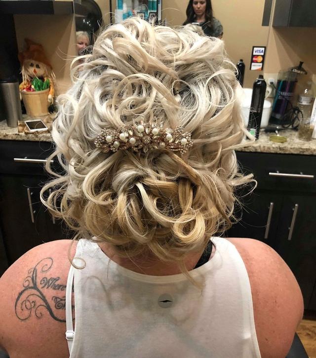 Stephanie Meadows Hair & Airbrush Tanning - 1