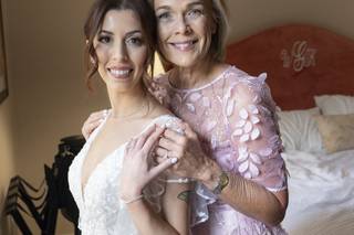 Mirror Mirror Salon & Bridal - 18