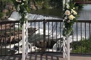Dancing Tulip Floral Boutique - 16