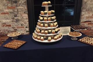 Midnite Confections Cupcakery - 10