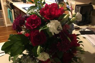 Tara B's Eventful Planning & Floral Boutique - 12