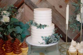 Creme De La Creme Cake Company - 10
