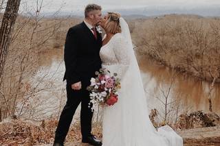 Nolichuckey Bluffs Bed & Breakfast Cabins & Wedding Venue - 12