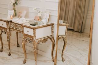 Mi Vintage - Farm Tables & Lounge Rentals 2