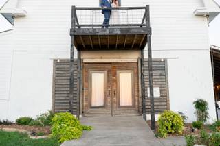 Amazing Graze Barn - 13