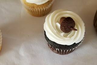 Holly's Cakes LLC - 40