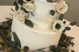 Edible Creations Custom Cakes  - 10