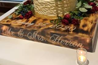 Edible Creations Custom Cakes  - 14