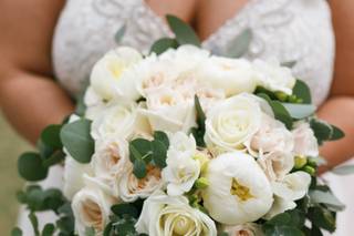 Wedding Flowers by Robyn at Rohsler's Allendale Nursery & Florist - 18