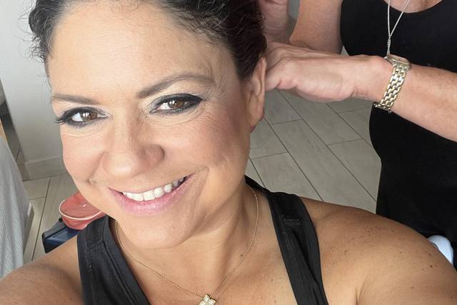 Lizzie Ibarra Hair & Airbrush Make-up Artist 1