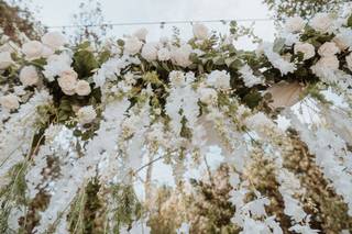 Sacred Romance Floral Design & Event Planning - 10