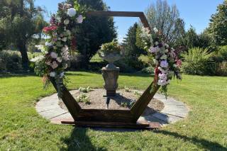 Samantha Greenfield Designs in Floral Artistry - 33