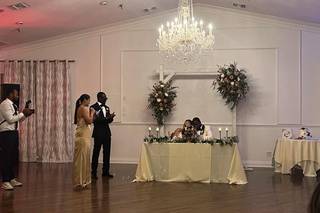 Dream Designs Florist and Wedding Boutique - 15