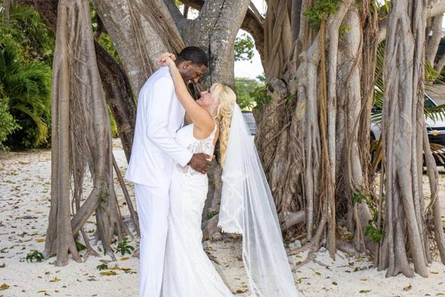 Barbara Knowles Wedding Photography and Planner 1