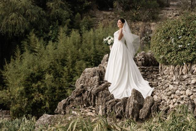 BRIDES BY ELIZABETH 1