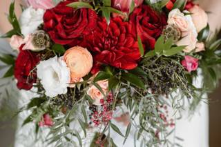 Daisy's Front Porch Flowers, Events & Creative Studio - 67