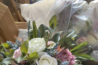 Decorative Touch Floral & Gift Shop - 5