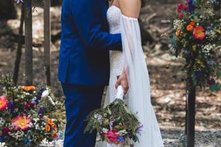 Dancing Tulip Floral Boutique - 11