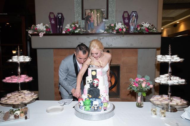Mare's Custom Cakes - 1