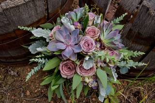Daisy's Front Porch Flowers, Events & Creative Studio - 38