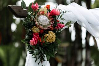 Lulu’s Lei + Bouquets - 10