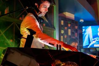 Tim Lacatena (DJ + Sax) - 1
