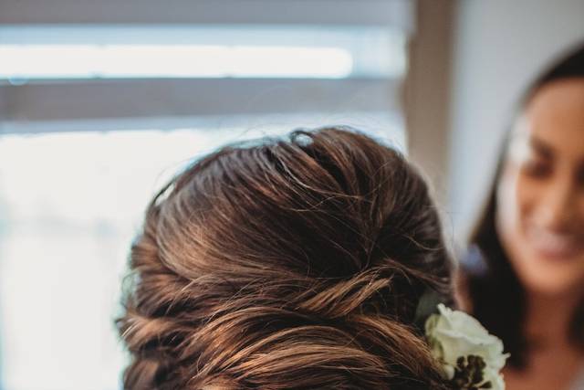 Pins & Curls Hair Artistry 4