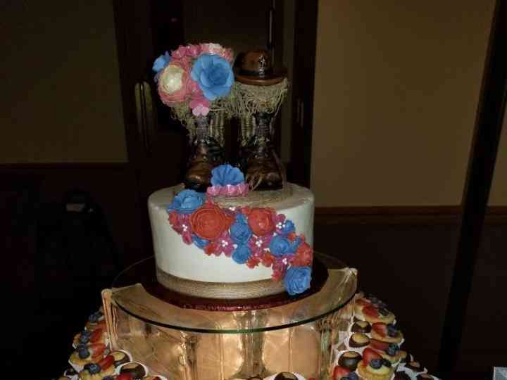 Our Cupcakery Wedding Cake Dublin Oh Weddingwire