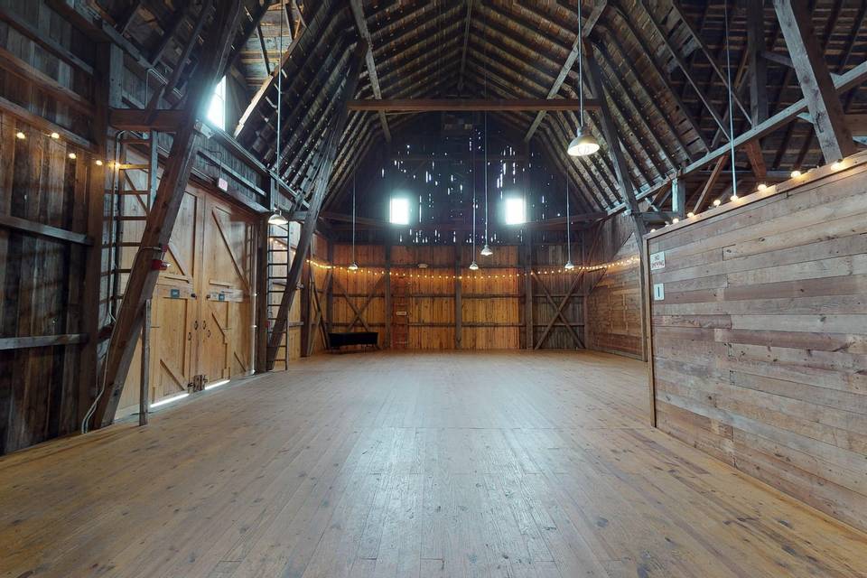 The Historic Ellis Barn 3d tour