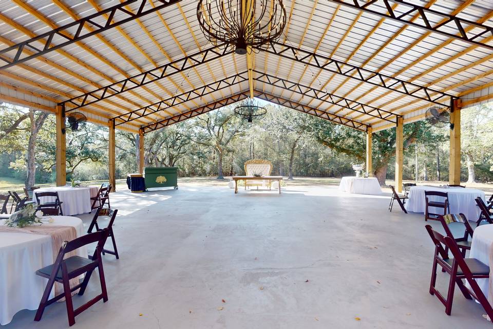 Chandelier Oaks LLc 3d tour